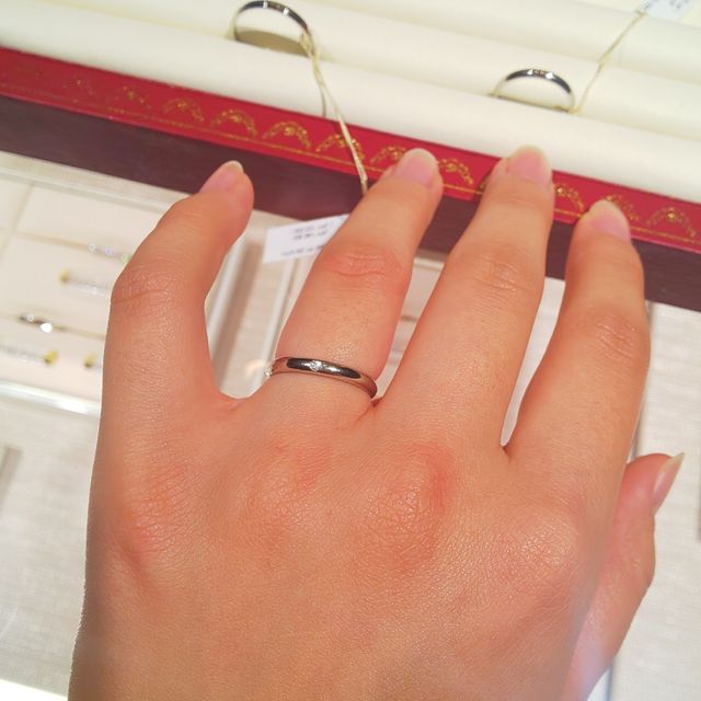 【カルティエ(Cartier)の口コミ】 シンプルなストレートのプラチナリングです。
ネットで見るより実物の方が…