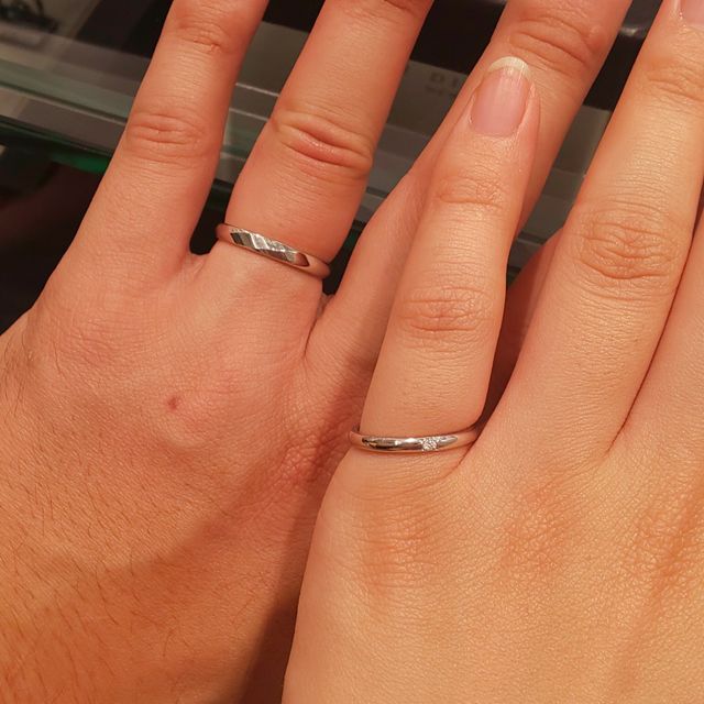 【ラザール ダイヤモンド(LAZARE DIAMOND)の口コミ】 プラチナ950のストレートリングです。
ダイヤモンドの留め方が珍しく、横…