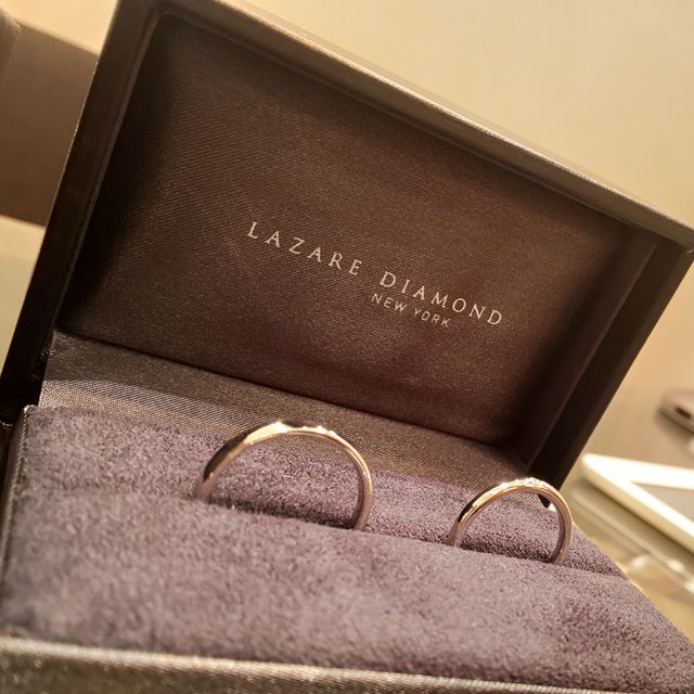 【ラザール ダイヤモンド(LAZARE DIAMOND)の口コミ】 プラチナ950のストレートリングです。
ダイヤモンドの留め方が珍しく、横…