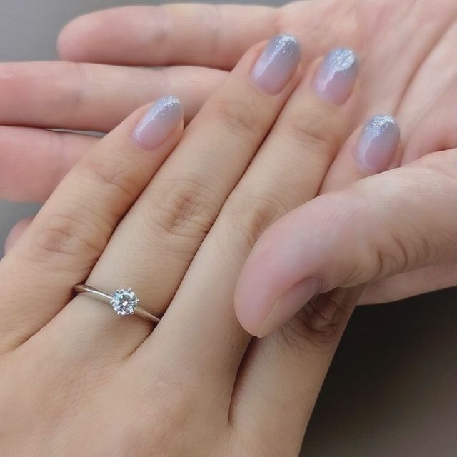 【ティファニー(Tiffany & Co.)の口コミ】 婚約指輪のティファニーセッティングのスッキリしたデザインとダイヤモン…