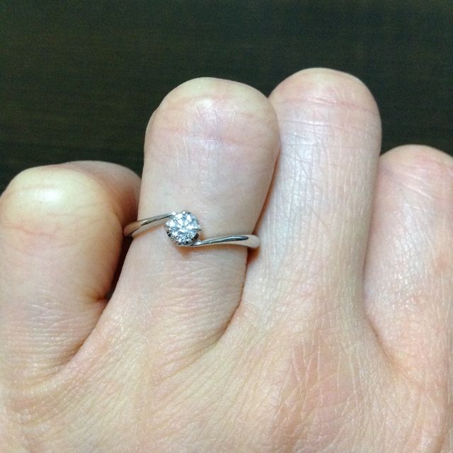 【ヴァンドーム青山(VENDOME AOYAMA)の口コミ】 結婚指輪と合わせて購入しました。結婚指輪と重ねてつけても合い、デザイ…