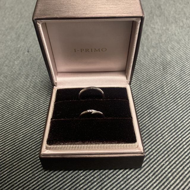 【アイプリモ(I-PRIMO)の口コミ】 初めはV字のリングと少し曲線があるリングと迷っていたのですが、着けてみ…