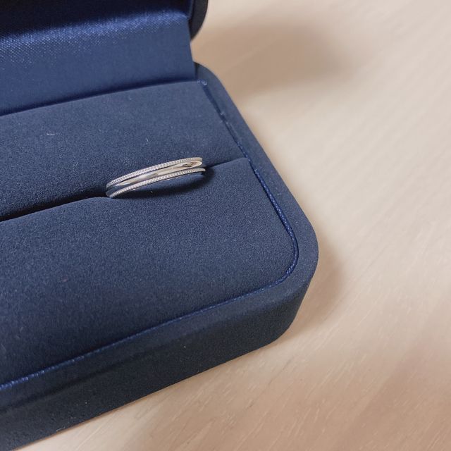 【4℃ BRIDAL(ヨンドシーブライダル)の口コミ】 デザイン・予算内の金額でしたのでこちらに決めました。
ミル打ちデザイン…