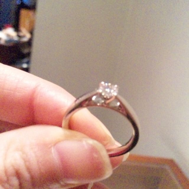 【銀座ダイヤモンドシライシの口コミ】 デザイン性はあまり高くありませんが、ダイヤの品質や輝きがとても良いで…