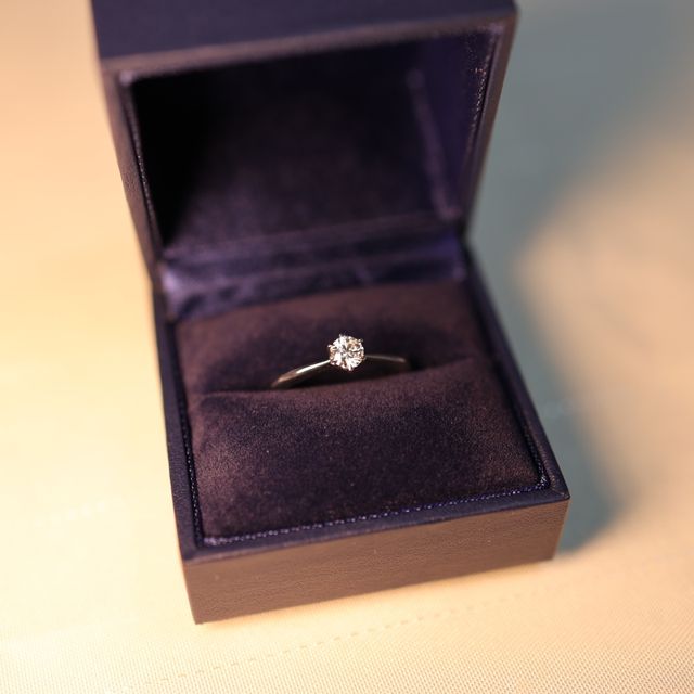 【銀座ダイヤモンドシライシの口コミ】 銀座ダイヤモンドシライシさんの、スマイルプロポーズリングです。
彼女の…