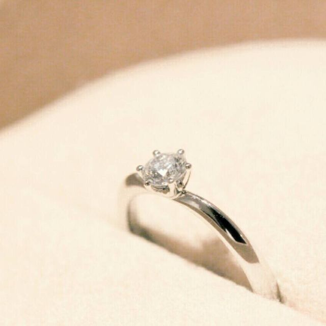 【COLANY(コラニー)の口コミ】 シンプルで長く使える婚約指輪がよくて、イメージにぴったりなものがあっ…