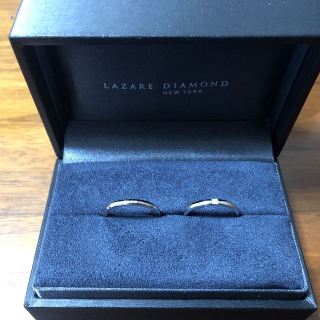【ラザール ダイヤモンド(LAZARE DIAMOND)の口コミ】 私たちは2人ともシンプルなデザインで結婚指輪を探していました。他店でも…
