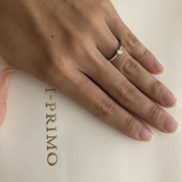 【アイプリモ(I-PRIMO)の口コミ】 シンプルで重ね付けできるデザインがお気に入りです。
ダイアモンドが自然…