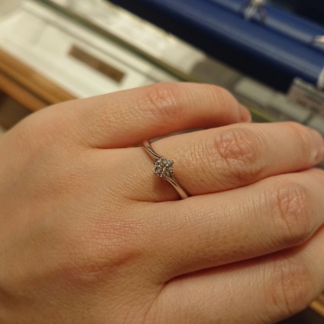 【銀座ダイヤモンドシライシの口コミ】 デザインが気に入りました！憧れの海外ブランドも見ましたが、日本人の指…