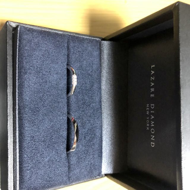 【ラザール ダイヤモンド(LAZARE DIAMOND)の口コミ】 婚約指輪を購入した時点でセットにしたら綺麗だな、とずっと思っていまし…