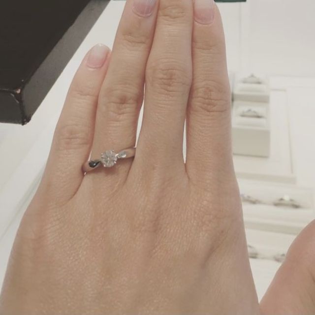 【ティファニー(Tiffany & Co.)の口コミ】 プロポーズはティファニーで、と決めていたので。
デザインなどはクラシッ…