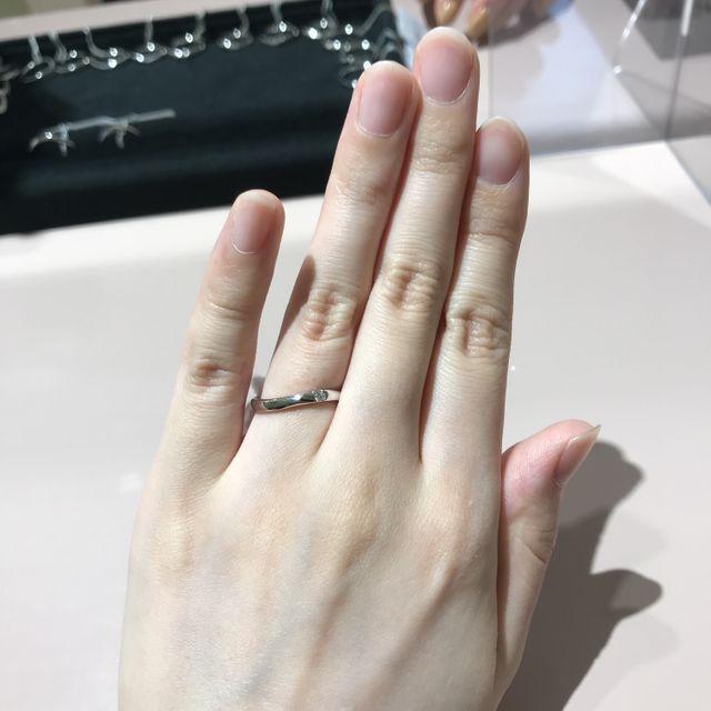 【TRECENTI(トレセンテ)の口コミ】 あまり主張が激しくないシンプルな指輪でありつつも、リングはウエーブ型…