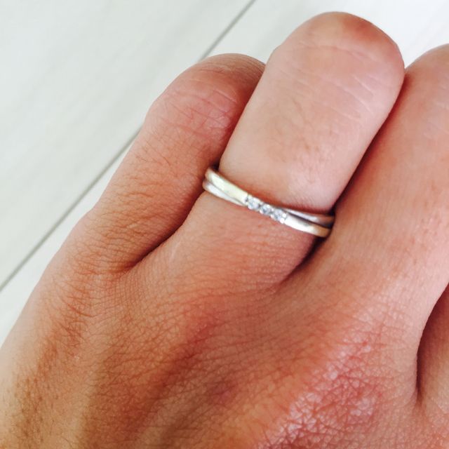 【4℃ BRIDAL(ヨンドシーブライダル)の口コミ】 あまりギラギラしているデザインは苦手だったので、シンプルに、且つ少し…