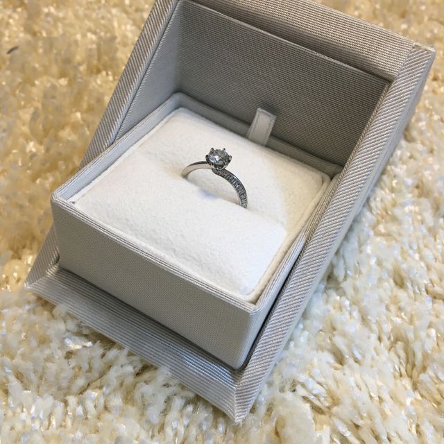 【ENUOVE(イノーヴェ)の口コミ】 たくさん指輪を試着して、いちばん気に入ったものがこちらの指輪でした。…