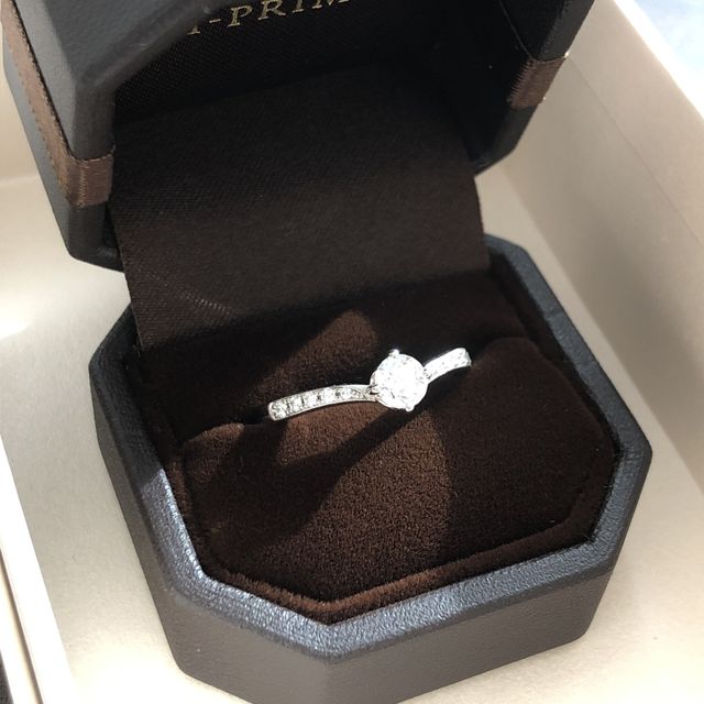 【アイプリモ(I-PRIMO)の口コミ】 錆びにくいのでプラチナ、デザインはＶ字で豪華な感じが良かったです。旦…