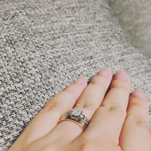 【ケイウノ ブライダル(K.UNO BRIDAL)の口コミ】 彼の希望で四角いプリンセスカットのダイヤモンドを選びました。ダイヤが…