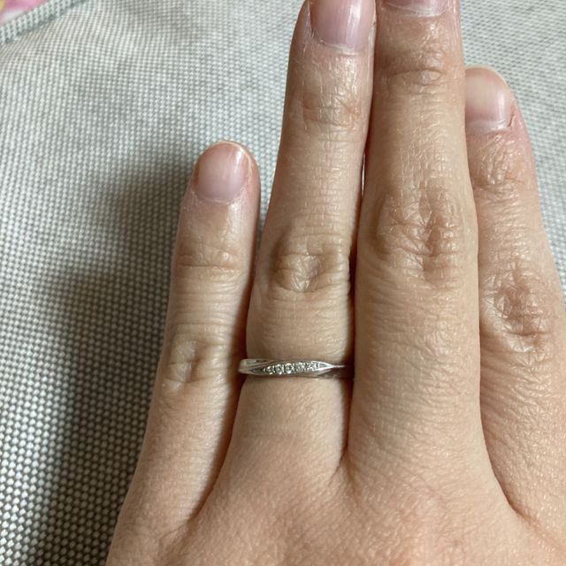 【4℃ BRIDAL(ヨンドシーブライダル)の口コミ】 婚約指輪も4℃だったので、結婚指輪も4℃にしました。仕事中も付けていたい…