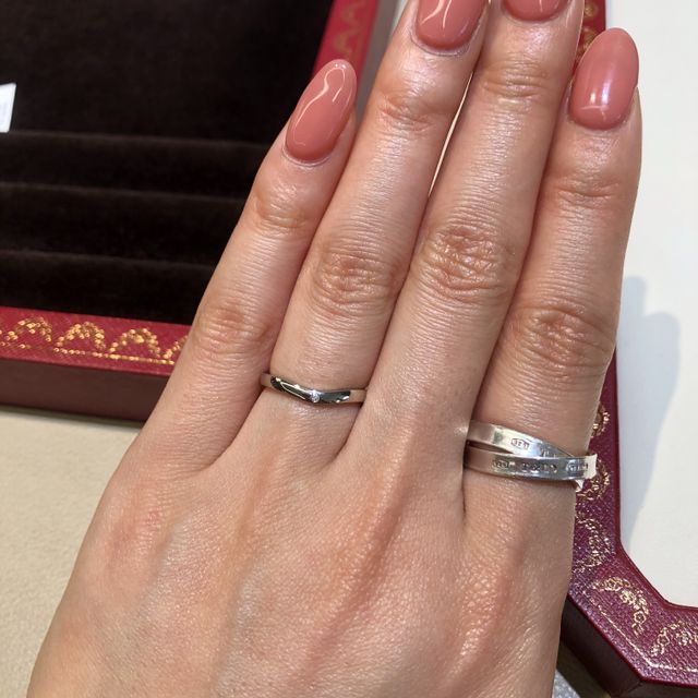 【カルティエ(Cartier)の口コミ】 通常の1895のプレーンタイプだと、半円状なので、ムチムチして見えました…