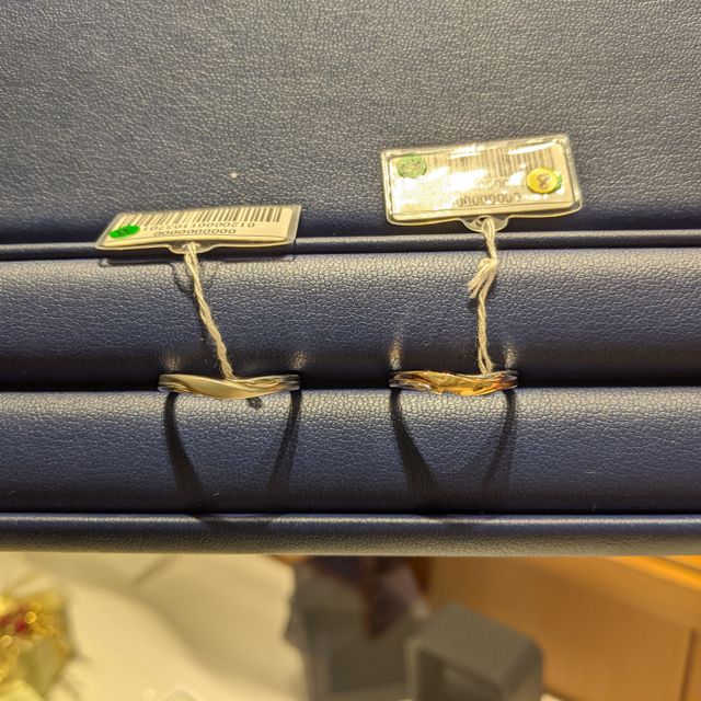 【銀座ダイヤモンドシライシの口コミ】 指輪のデザインが自分たちの好みのものだったため。また、ダイヤモンドシ…