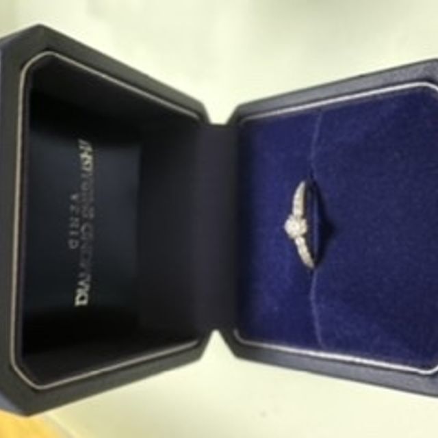 【銀座ダイヤモンドシライシの口コミ】 ウェーブがかったリングを探していて、ちょうど指に合う細めのデザインが…