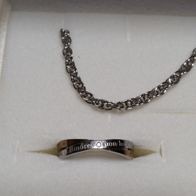 【PLUG INの口コミ】 二人とも、値段にこだわりはなく、長く着ける物なのでとにかく気に入った…