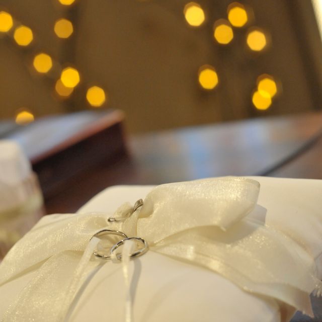 【銀座ダイヤモンドシライシの口コミ】 店員さんが、わたしたちの指の形を見て合うものを持ってきてくださり、そ…