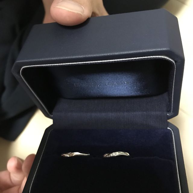 【銀座ダイヤモンドシライシの口コミ】 何店舗も下見をして、迷いに迷ってやっと決めた指輪でした。最初は指輪と…