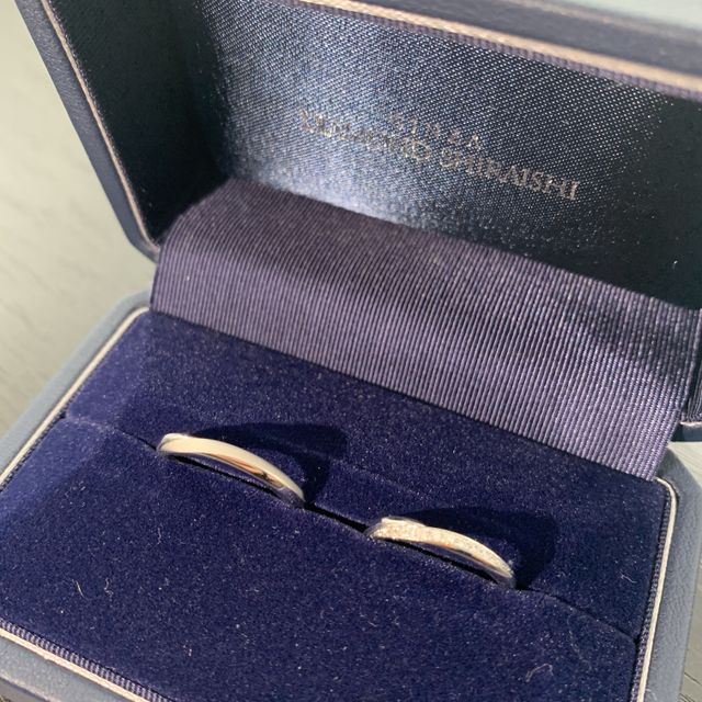 【銀座ダイヤモンドシライシの口コミ】 指輪のデザインが可愛かったです。
婚約指輪とのセットなので、組み合わせ…
