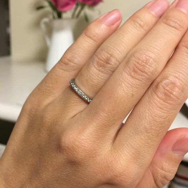 【ヴァンドーム青山(VENDOME AOYAMA)の口コミ】 婚約指輪は大きいダイヤがゴロッと付いてる物ではなく、毎日つけられるデ…