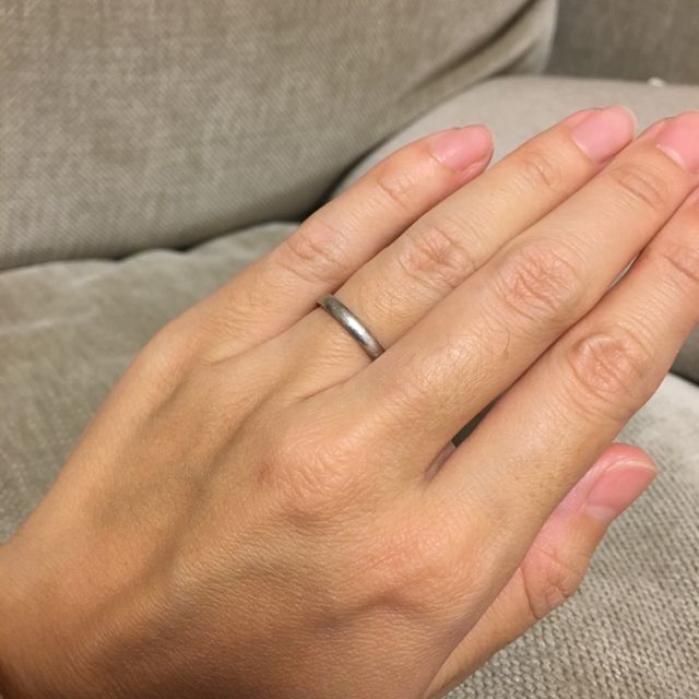 【入倉康ジュエリー工房の口コミ】 ハーフエタニティの婚約指輪を普段から付けていて、その婚約指輪と重ね付…