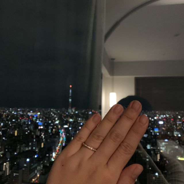 【CRAFY(クラフィ)の口コミ】 こちらは婚約指輪なので彼が選んでくれたものです。仕事柄あまり派手な指…