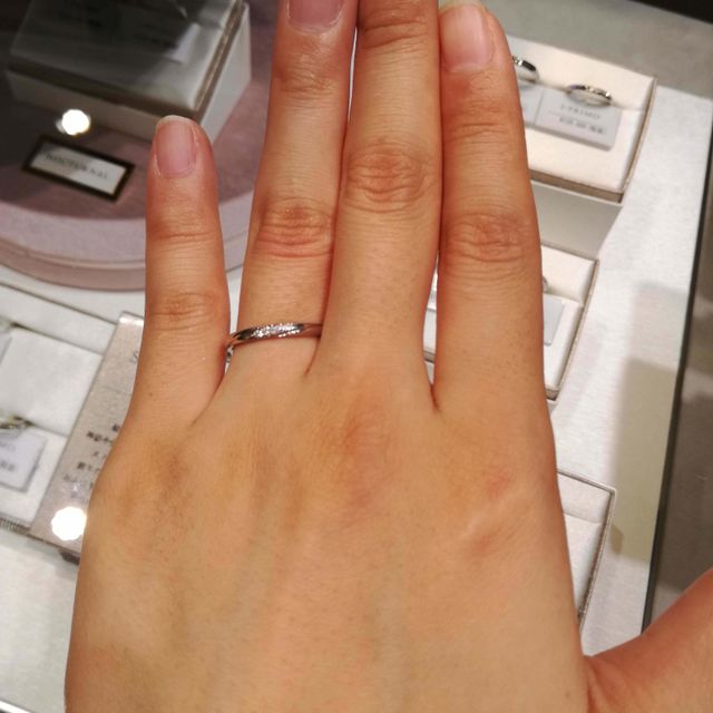 【アイプリモ(I-PRIMO)の口コミ】 指輪の写真を探していたときに一目惚れしました。お店で実物を見せてもら…