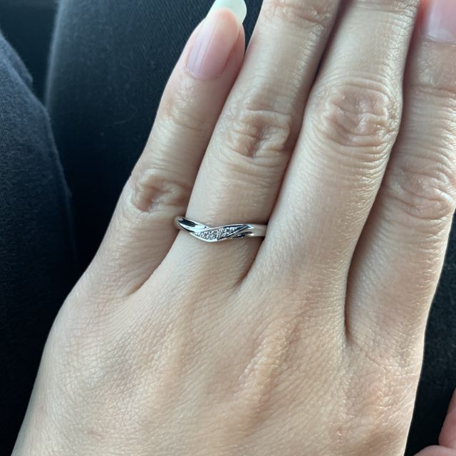 【銀座ダイヤモンドシライシの口コミ】 たくさん種類がありどれも素敵で迷いましたが、シンプルですがダイヤのキ…