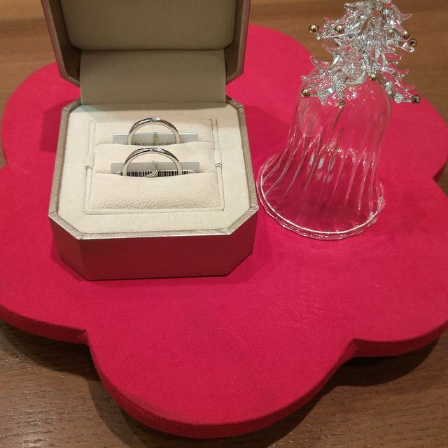 【TRECENTI(トレセンテ)の口コミ】 指輪の決め手は、デザインがシンプルで私達のイメージに合致しており、つ…