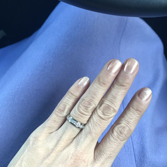 【ラザール ダイヤモンド(LAZARE DIAMOND)の口コミ】 ずっとつけられる存在感のある指輪を探していました。エタニティリングは…