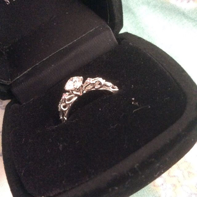 【JEWELRY  KAMATA(ジュエリーかまた)の口コミ】 ダイヤの台座が横から見るとハート型になっているところが気に入りました…