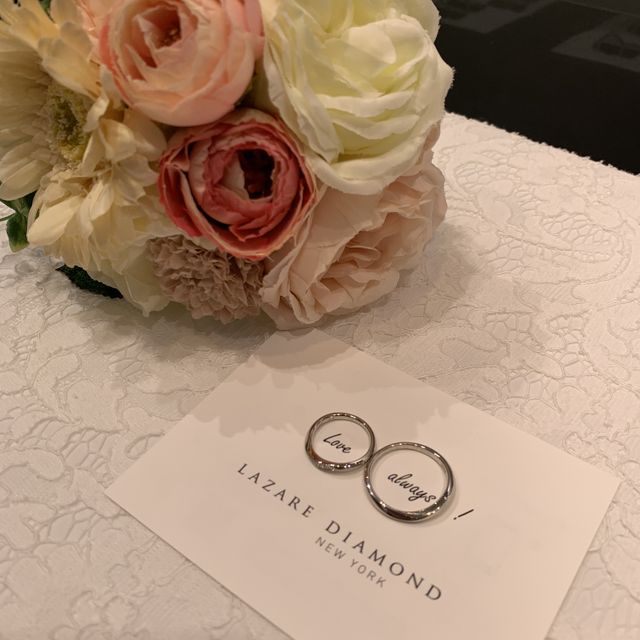 【ラザール ダイヤモンド(LAZARE DIAMOND)の口コミ】 理想的なウェーブがかかっており、デザインで決定しました。
また、妻も同…