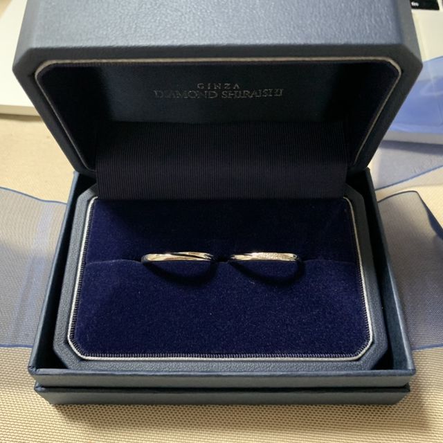【銀座ダイヤモンドシライシの口コミ】 指輪の決め手は何と言ってもデザインです。シンプルだけどダイヤが散りば…