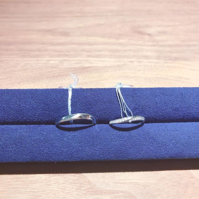 【TOMOE(トモエ)の口コミ】 デザインが他にあまりみないデザインだったことと指に着けた時に主張しす…