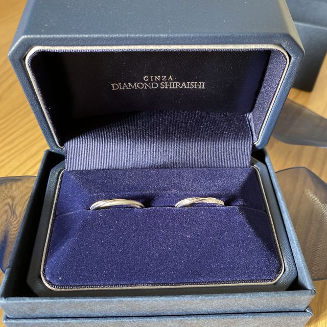 【銀座ダイヤモンドシライシの口コミ】 真上から見ても側面から見てもダイヤのデザインが美しかったため。ダイヤ…