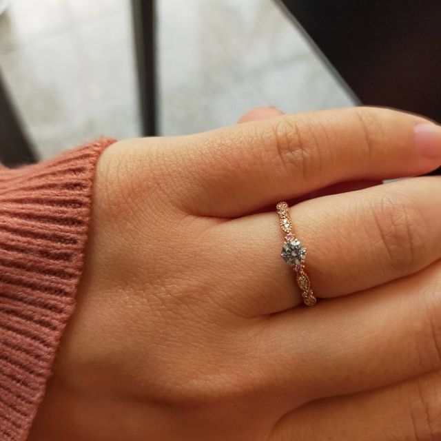 【AMOUR AMULET(アムール・アミュレット)の口コミ】 元々色々なデザインをネットで検討していましたが、実際に店舗で自分の気…