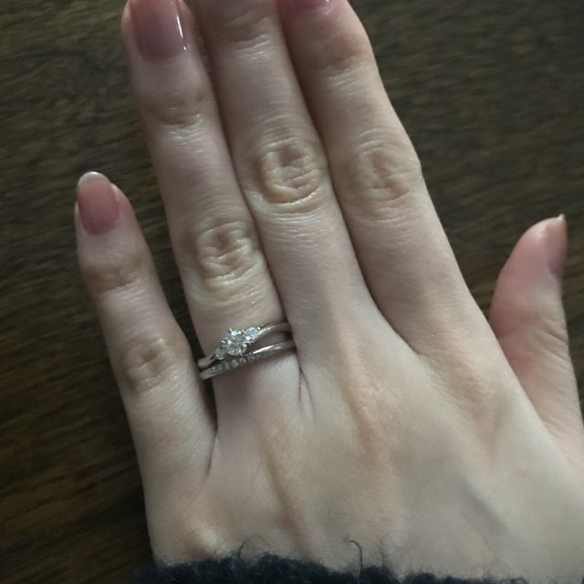 【銀座ダイヤモンドシライシの口コミ】 シンプルの中に、主張し過ぎないデザインが決めてでした。女性側の婚約・…