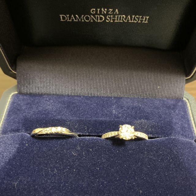 【銀座ダイヤモンドシライシの口コミ】 婚約指輪は当初シンプルなデザインにしようと思っていましたが、色々見る…