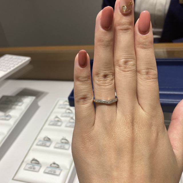 【銀座ダイヤモンドシライシの口コミ】 ハーフエタニティでダイヤがぎっしり詰まっており、どこから見てもダイヤ…