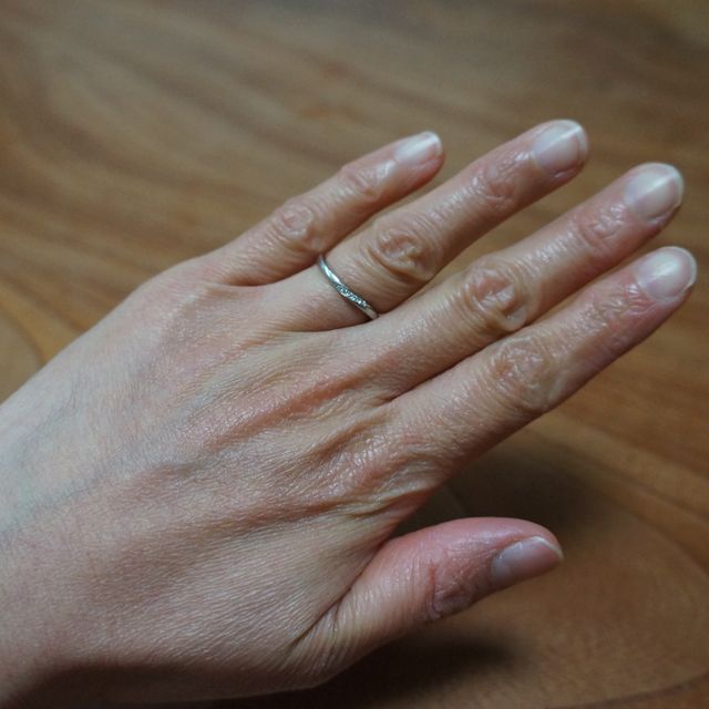 【俄(にわか)の口コミ】 決め手となったのは、すごくシンプルであったことです。毎日はめる結婚指…