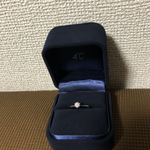 【4℃ BRIDAL(ヨンドシーブライダル)の口コミ】 指輪を実際に付けた時にきれいだった。いろんな指輪をつけて、1番きれいで…