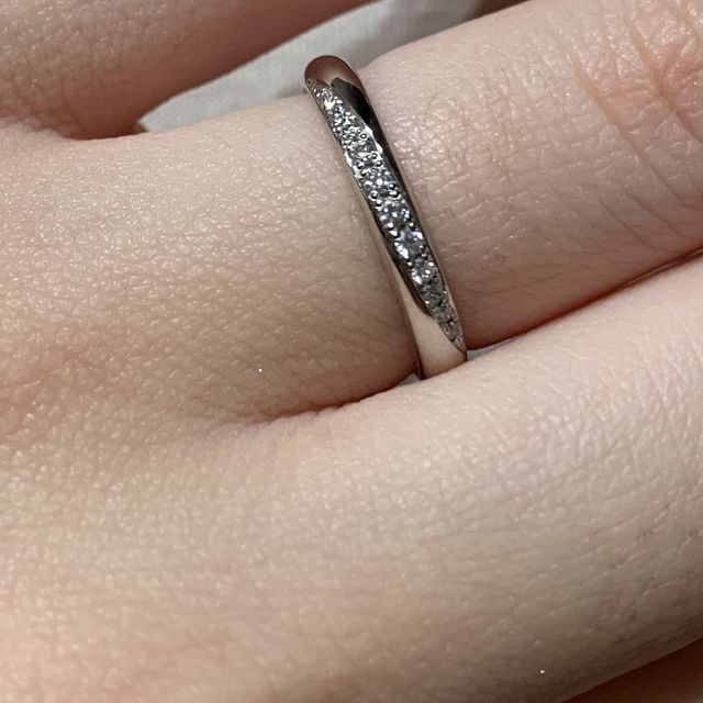 【ラザール ダイヤモンド(LAZARE DIAMOND)の口コミ】 ダイヤモンドが付いていて華やかなイメージながら、派手すぎず仕事にも付…