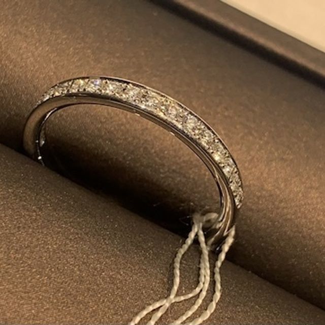 【アイプリモ(I-PRIMO)の口コミ】 ダイヤモンドの輝きが美しいです。華奢なデザインながらエレガントな華や…