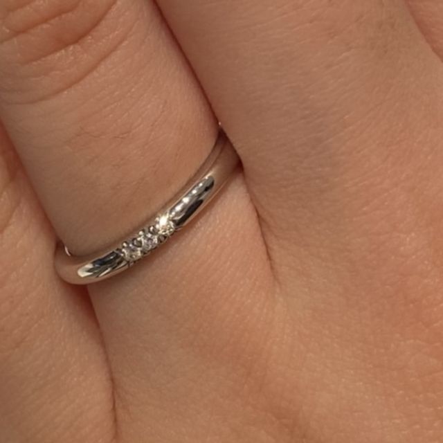 【ティファニー(Tiffany & Co.)の口コミ】 プラチナがメインで中央に3粒の輝くダイヤモンドという、シンプルながら気…