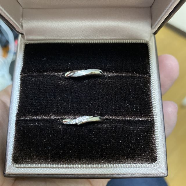 【アイプリモ(I-PRIMO)の口コミ】 ・シンプル過ぎず派手すぎずちょうど良く、でも結婚指輪としての特別感も…